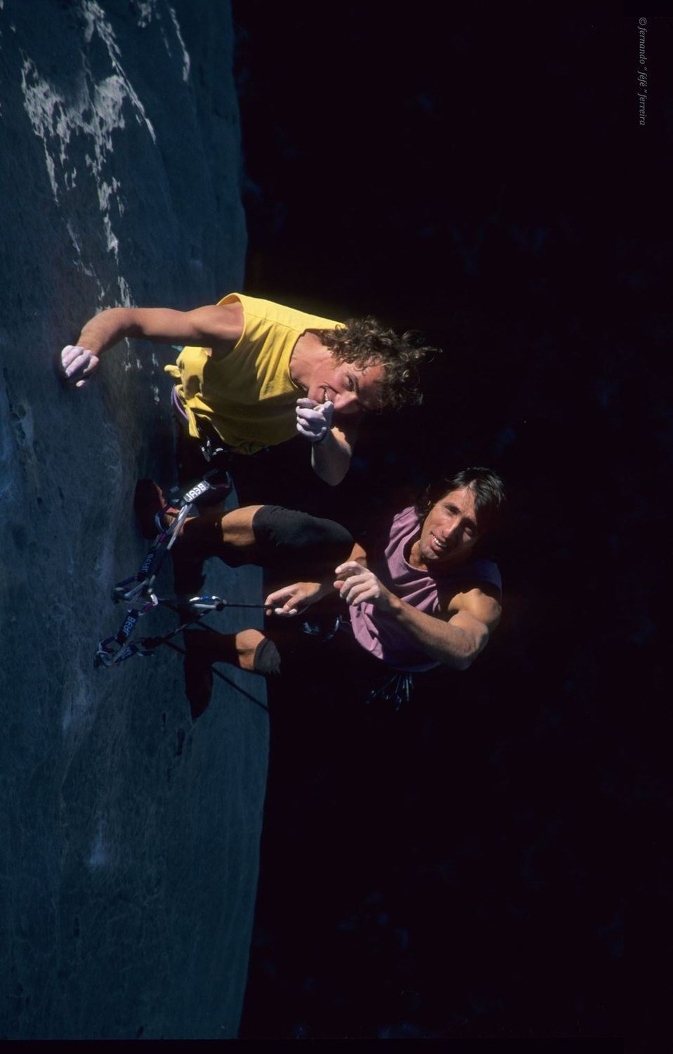 Deux grimpeurs des années 80 en paroi dans les Gorges du Verdon